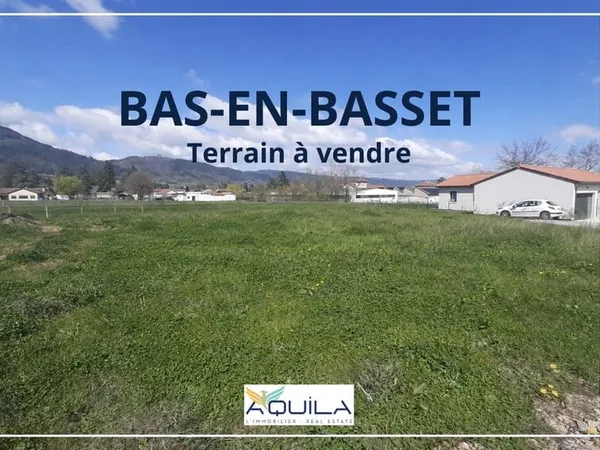 BAS-EN-BASSET - TERRAIN CONSTRUCTIBLE VIABILISE DE 818 M2 -