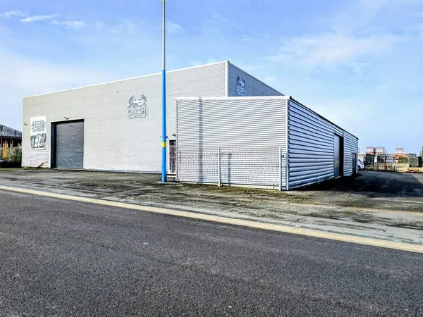 Local commercial de 960 m² à Saint Gilles Croix De Vie