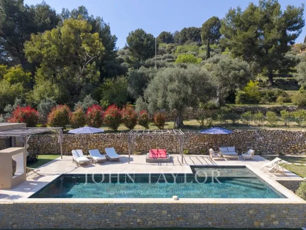 Villa avec piscine & dépendance - Sanary, environnement privilégié