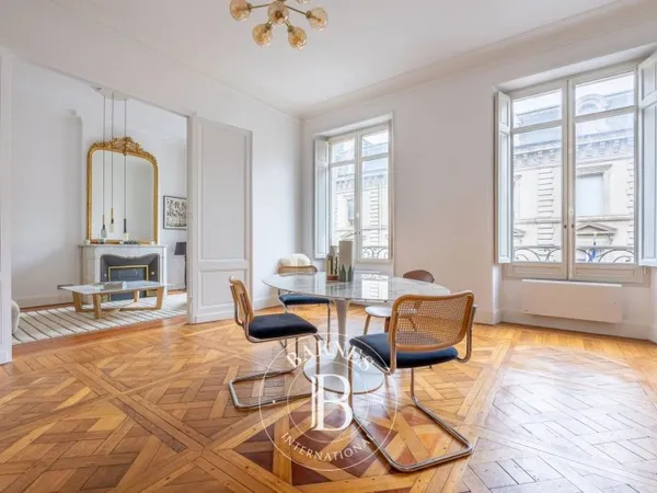 Bordeaux Grand Théâtre - Appartement meublé de 88 m² - Bail Code Civil