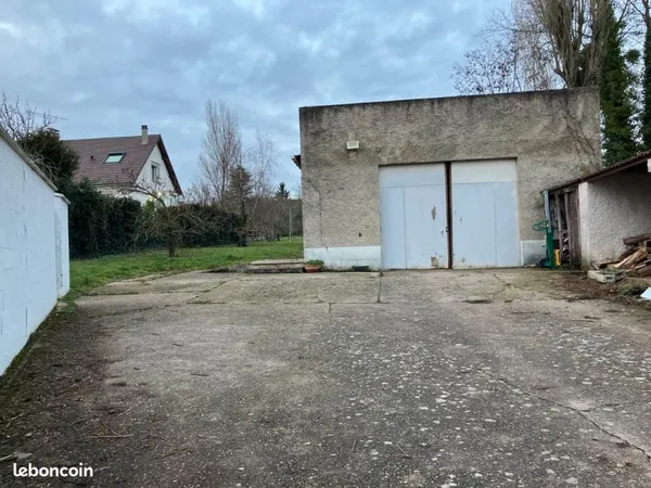 Hangar + terrain à vendre à Ollainville (91)