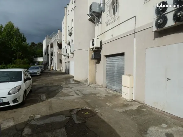 Vend murs commerciaux