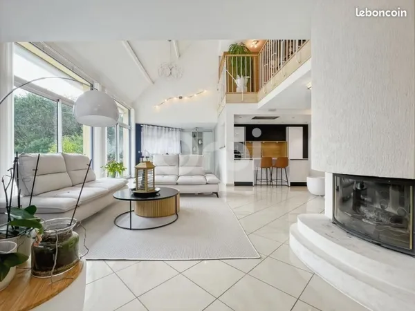 Maison 9 pièces 260 m²