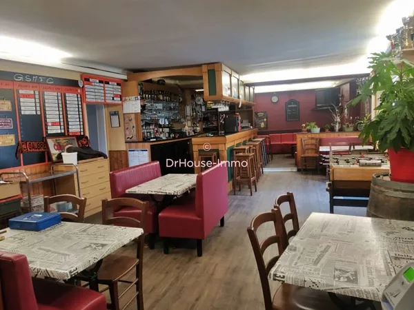 Murs d'un fonds de commerce tabac presse FDJ bar restauration avec logement, garage et terrasse