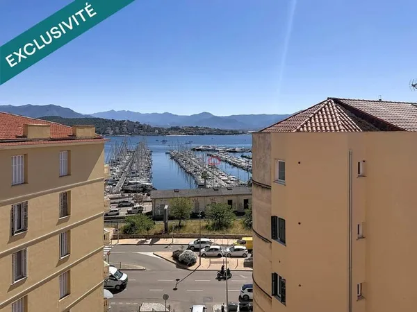 Appartement F4 proche Cours Napoléon entièrement refait et vue mer
