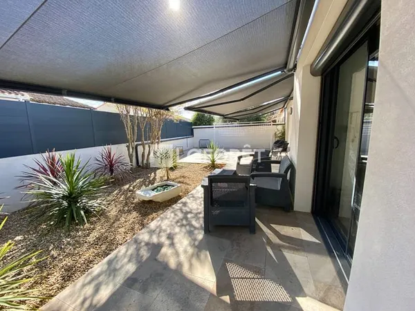 Villa plain pied avec jardin et piscine à Monplaisir