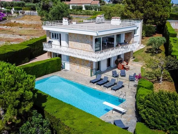 Maison 7 pièces 236 m²