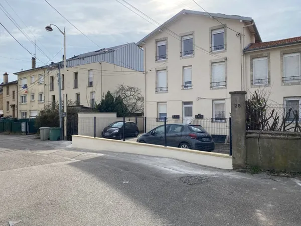 F2 rénové avec terrasse - Ruelle de Vitrimont