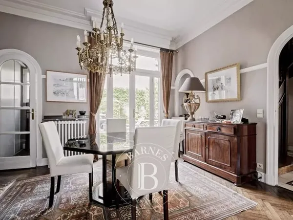 Bordeaux Saint- Seurin - Maison de 220m² - Terrasse de 80 m² - Cave - Stationnement