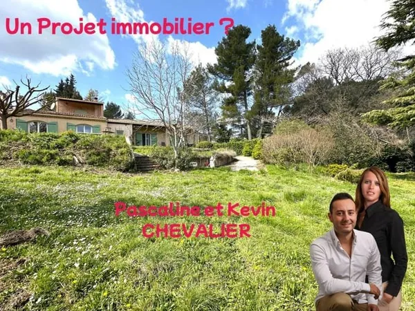 EXCLUSIVITÉ Maison avec piscine, garage grand terrain