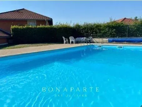Prévessin-Moëns, maison de 63.3 m2 avec piscine