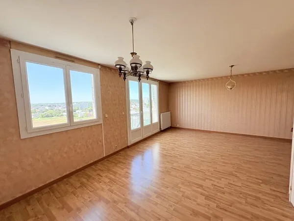 À louer Appartement T3/T4 76 m2 Dernier étage avec vue