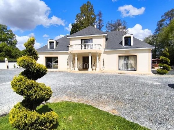Maison 7 pièces 213 m²