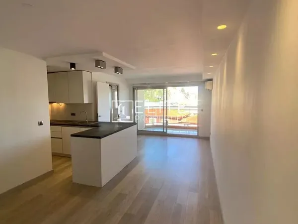 APPARTEMENT 2 PIÈCES DE 40 m² & GARAGE - MANDELIEU