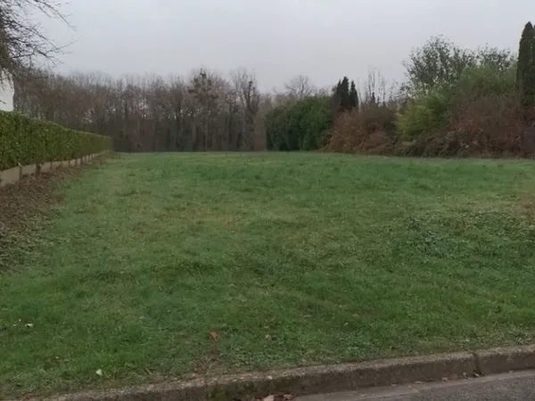 Terrain 900 m²
