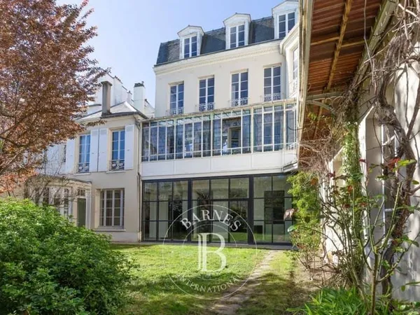 Immeuble 770 m²