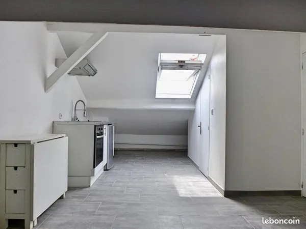 Studio mansardé et meublé Ivry sur Seine place Gambetta