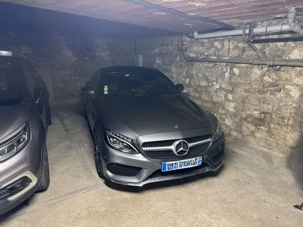 Loue parking - 12m²