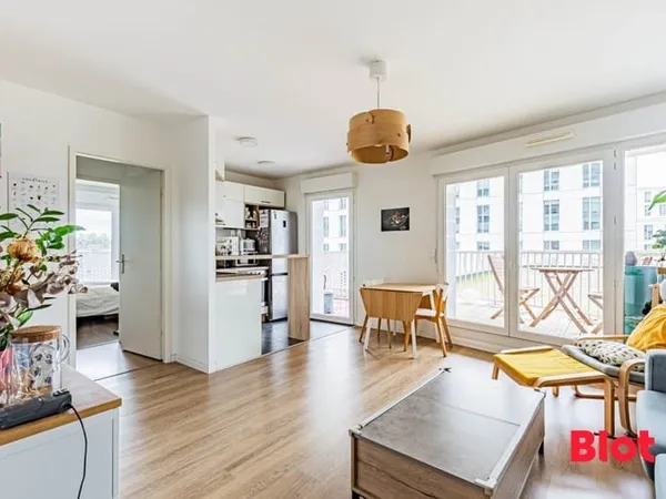 GARE SUD - NANTES - A VENDRE - APPARTEMENT T3 - Terrasse et Stationnement