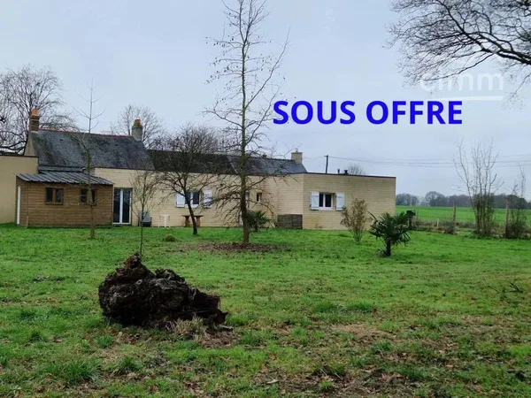 Maison de campagne T4 de 85 m² environ sur 2088 m² environ de terrain arboré, située sur le secteur 