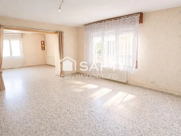 MAISON INDIVIDUELLE 123 M² - 3 CHAMBRES - GRENIERS AMENAGEABLES - JARDIN - GARAGE - DOUBLE ACCES - F