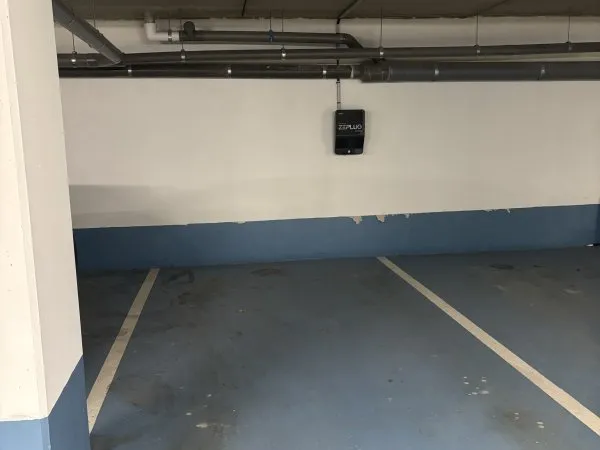Loue Place de parking - Standard option Électrique