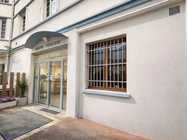 Maison médicale - ERP médical classe 5 - 551 m² - Lyon 8e - cabinets avec point d'eau - Prêt à explo