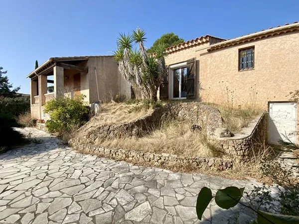 VILLA A PROXIMITÉ DES GOLFS A RÉNOVER