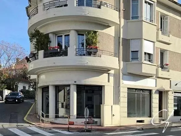 LOCAL COMMERCIAL SAINT RAPHAEL