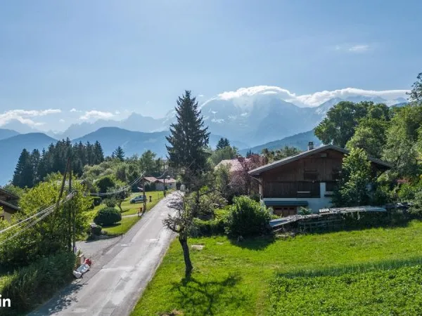 Combloux - Terrain avec projet de chalet alpin traditionnel