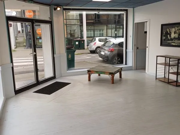 Murs commerciaux 105m2 + 30 m2