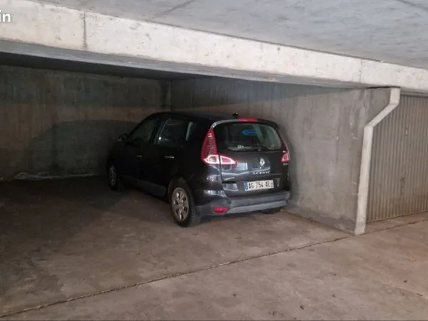 Parking place box stationnement lyon croix rousse eugen pons 69004
