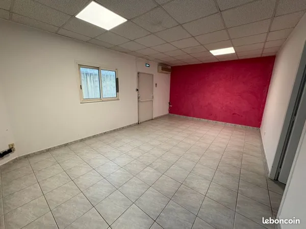 LOCAL + HANGAR de 83.76m²