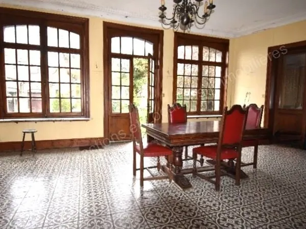 Maison 9 pièces 325 m²