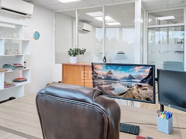 Local commercial 171 m²