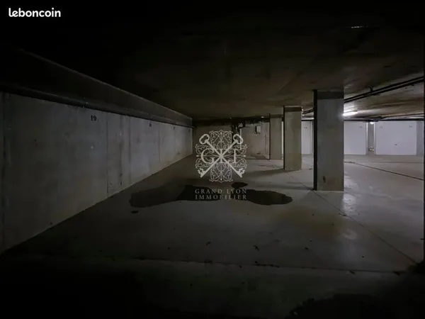 Parking/box Craponne