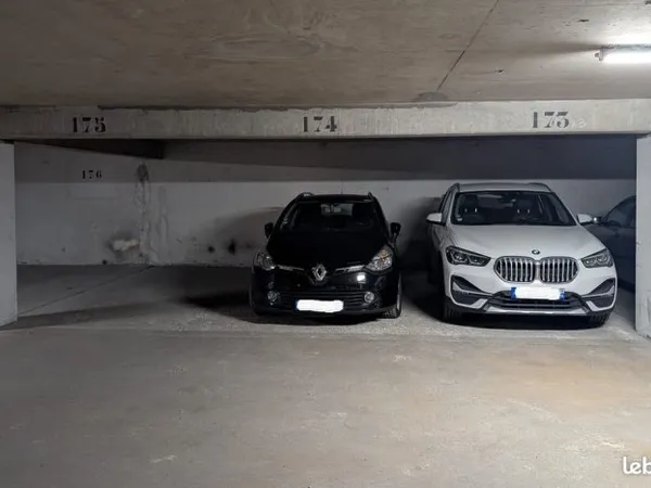 Parkings à vendre (Sous sol résidence sécurisée) Vincennes Est