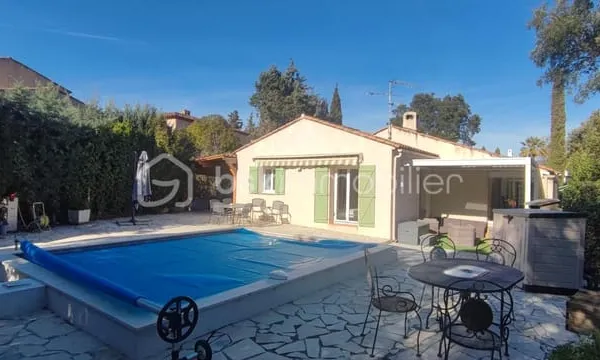 Maison Plein pied 188 m2 piscine proche centre saint Raphael