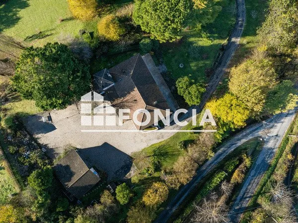 MAISON DANS UN ENVIRONNEMENT PAISIBLE SANS VIS A VIS