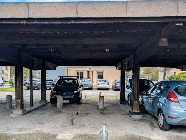Parking couvert dans résidence à Caluire et cuire