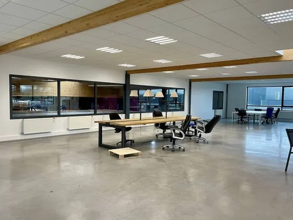 Bureau 300 m²