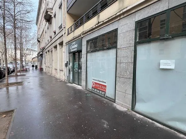 Local commercial 311 m²