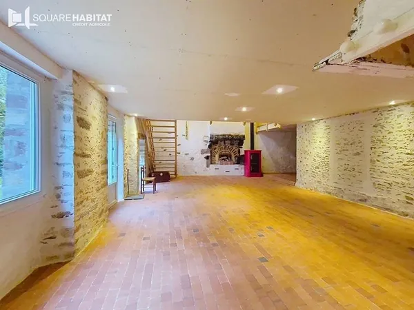 Maison d'environ 235.8 m² , située au Theil De Bretagne (35240)