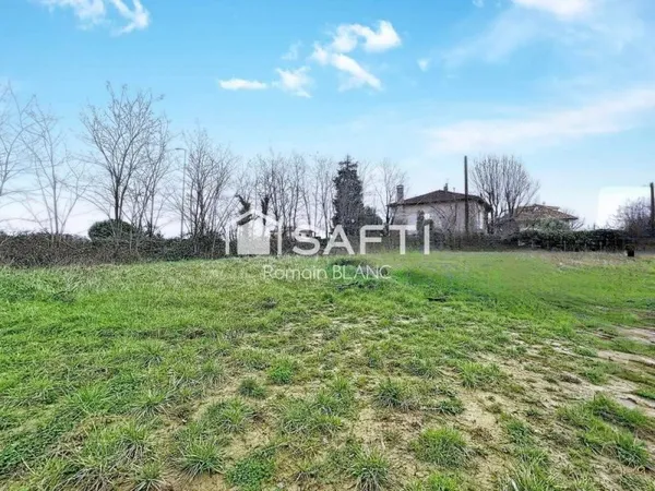 Terrain constructible de 1 186 m² à Saint-Jean
