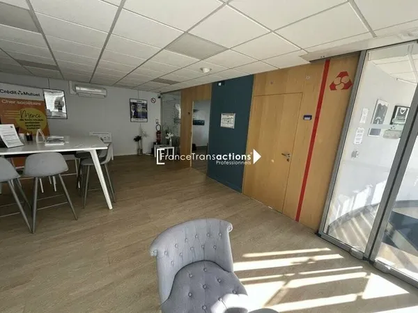 Local commercial 180 m²