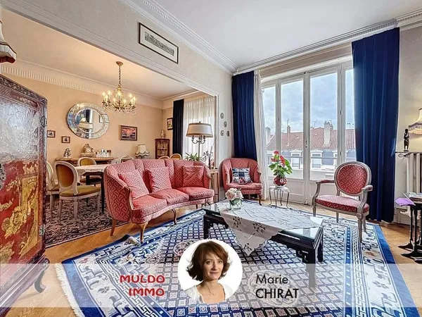 Charmant appartement dominant Immeuble cosu art déco
