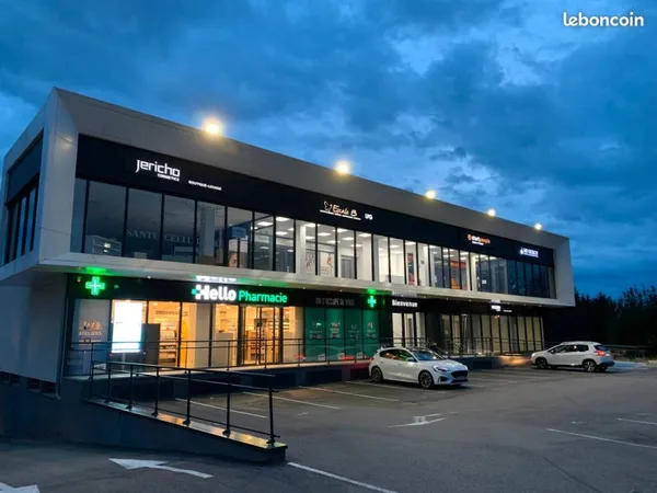 Local commercial de 150 m2 RN6 avec parking clientèle 25000 véhicules par jour