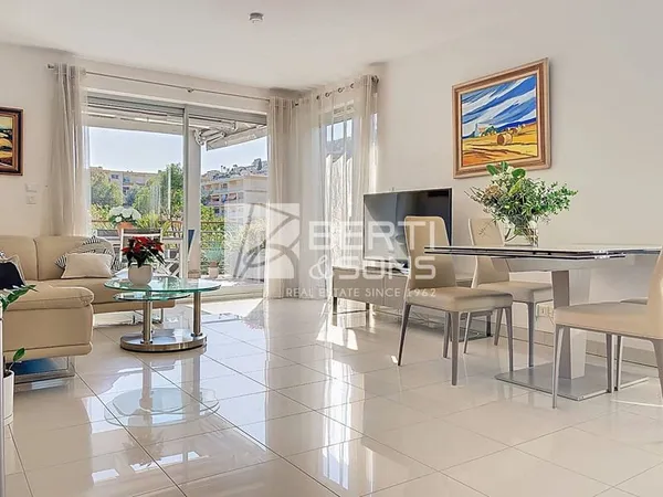 Dernier Etage Trois Pieces Lumineux Et Elegant Avec Garage Et Pk Exterieur