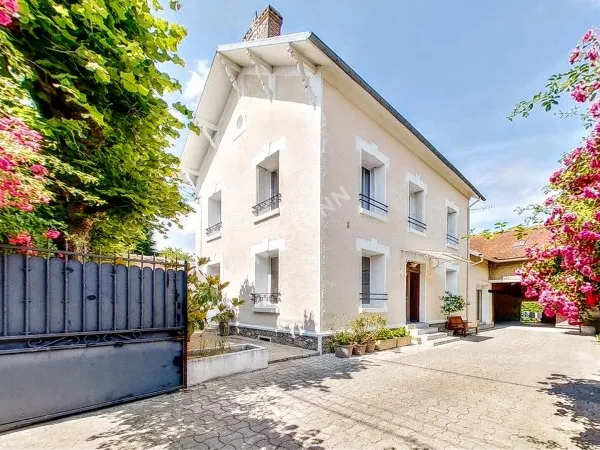 Maison Us 10 pièces 243,55 m2