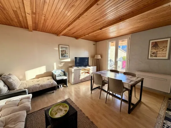 Maison de village VINGRAU + Local commercial